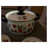 Enamel Strawberry stock pots, pots & pans