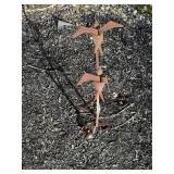 Metal bird garden art & horseshoes