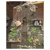 Brand new Mossy Oak Hunting vest w/game bag