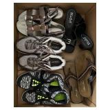 Womenï¿½s tennis shoes, sandals 7.5-8