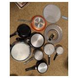 Skillets and sauce pads