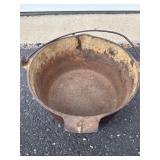Vintage number four cast iron pot, E on bottom