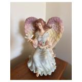 Angel ï¿½Amazing Graceï¿½ plays musical figurine