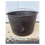 Vintage Wapak cast-iron pot