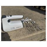 Kitchen hand mixer