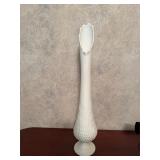 Vintage 24ï¿½ milk glass hobnail swung vase