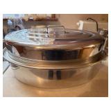 Vintage aluminum roasting pan and lid