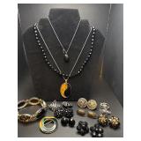 Vintage 1928, listener, Hong Kong, jewelry