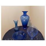 Vintage cobalt blue 13 inch Fenton vase et