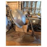 Vintage metal light, chords et