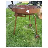 Vintage charcoal grill with adjustable rack