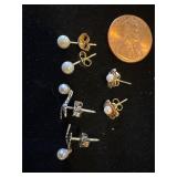 Pearl pierced earring