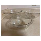 Vintage Pyrex set of three nesting bowls