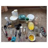 Pampered chef bowl, measuring cup etc