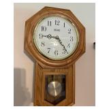 Vintage regulator quartz clock