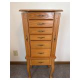 Standing jewelry box
