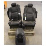 (2) Front Seats & Center Console 2007 F-250
