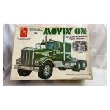 1:25 'Movin' On' Peterbilt Model Kit #T560