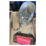 Trough Float & Grain Scoop, Horseshoe