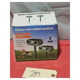 2-Pk Solar Ultrasonic Animal Repeller DB0169US_lF