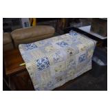 Liz Claiborne King Size Comforter. One Snall Fray