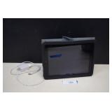Apple IPad. Holds Charge. Reset