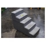 Five Step Pet Ramp. Very Good Condition. Washable