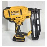 GUC DeWalt 20v 16GA Straight Nailer DCN662 w/Batt