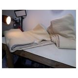 **2 MATCHING BEDSPREADS DOUBLE