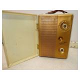 VINT SILVER TONE AM RADIO
