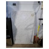 **FOLDING TABLE