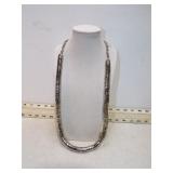 VINT NON-MAGNETIC NECKLACE
