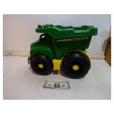 **JOHN DEERE DUMP TRUCK