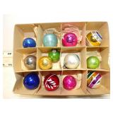 **MINI VINT ORNAMENTS SOME GLOW