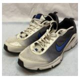 Nike Dual Fusion tennis shoes. Size 9.5.