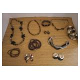 Lot of Necklaces & Earrings Lot of Necklaces & Earrings