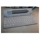 Apple ipad 2019 7/8th gen Smart folio case with ke