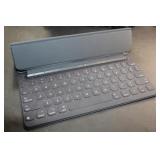 Apple ipad 2019 7/8th gen Smart folio case with ke