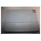 Apple ipad pro , smart folio Keyboard case