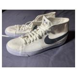 Vintage Nike SB  Tennis Shoes Size 11.5