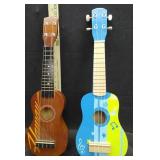 2 DECOR UKELELE'S