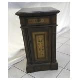 DECORATIVE ACCENT TABLE