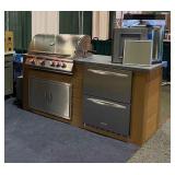 New Custom Outdoor Kitchen with Premium Grill...