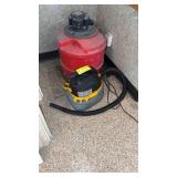 Lot of two vacuums