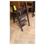 Portable stepstool folding