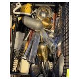 LOT OF ASSORTED KITCHEN SUPPLIES