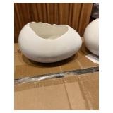 LOT OF EGG STYLE PRESENTATION BOWLS