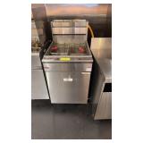 Large 75 pound deep fryer with two baskets used