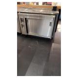 Heated cabinet with two zones and slide doors 44