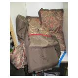 Full/Queen Paisley comforter set - New -No Package